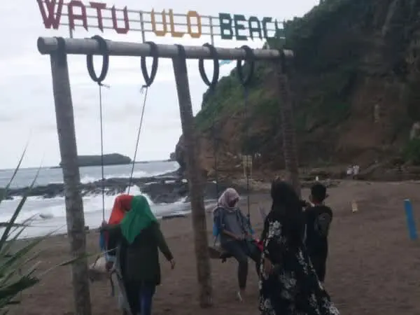 Libur Natal, Pengunjung Watu Ulo Terlihat Sepi