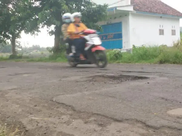 Jalan Menuju Watu Ulo Rusak, PUD Tak Respon Usulan Desa