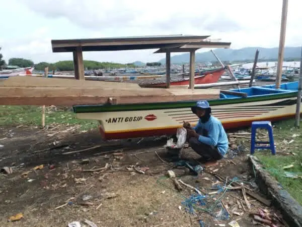 Dua Bulan Tidak Melaut, Seorang Nelayan di Jember Milih Memancing