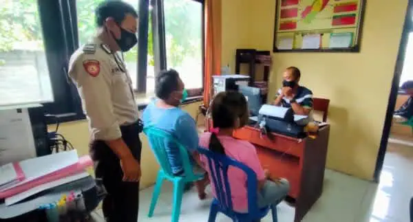 Sepasang Kekasih di Jombang Ditangkap Polisi di Warung Lesehan, Sedang Apa?
