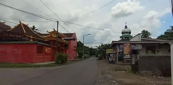 Masjid dan Klenteng Berhadap-Hadapan di Jember, Potret Toleransi Umat Beragama