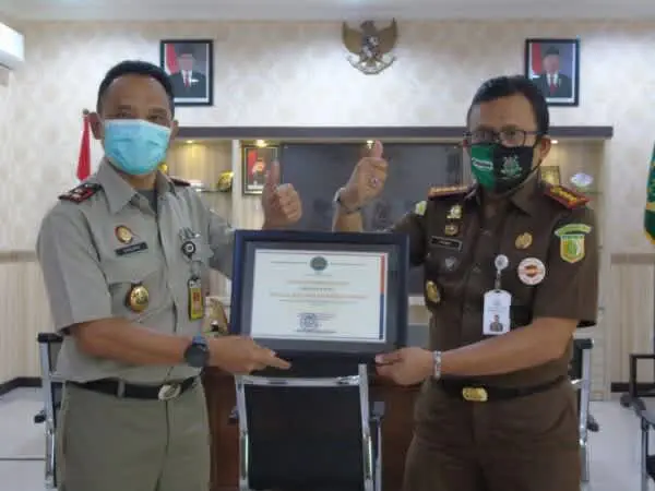 Ikut Sukseskan PTSL, Kejari Jember Mendapat Penghargaan Dari BPN