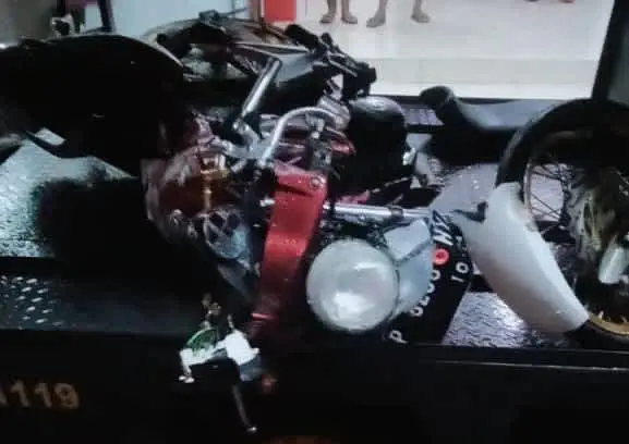 Pemotor Kritis, Kedua Tulang Kaki Patah Tertabrak Truck