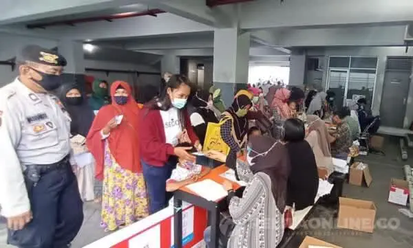 Polres Jember Kawal Pencairan BPUM di BNI dan Awasi Prokes