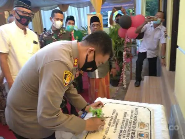 Kapolres Jember Resmikan Gedung Baru di Mapolsek Gumukmas