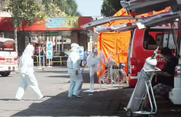 RSD dr Soebandi Manfaatkan Ambulans  Tempat Observasi Pasien COVID