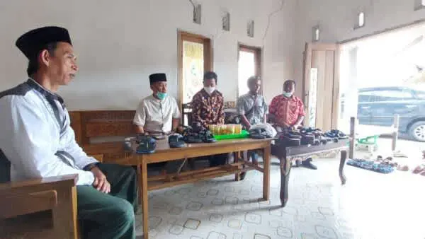 Rumah Sandal Ala Santri di Rowosari Dikunjungi Ketua Komisi A DPRD Jember