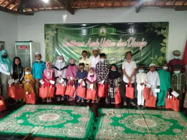 Rayakan HUT RI Ke 76, Ponpes Syekh Abdul Qodir Jailani Gelar Santunan