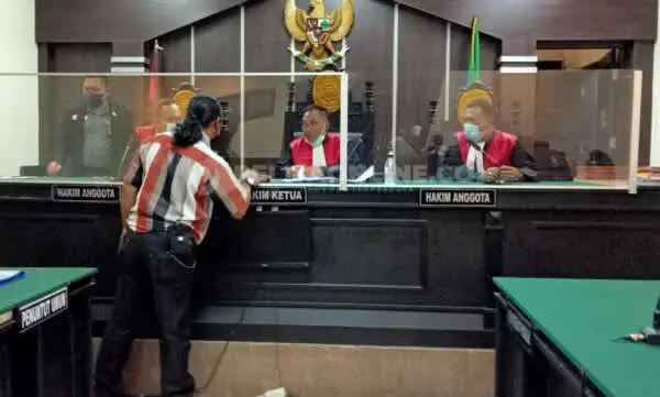 Berkas Kuasa Tak Lengkap, Legal Bank Bukopin Nyelonong Hindari Media