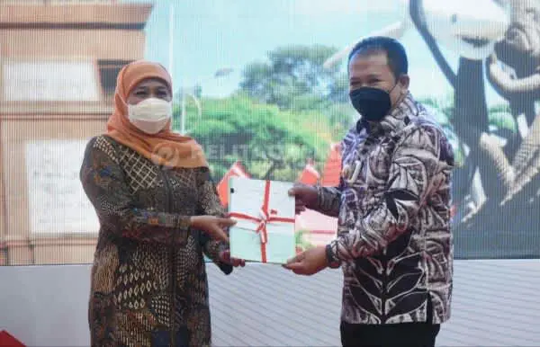 Bupati Jember Terima Penghargaan Program Tri Juang Kementerian ATR/BPN dan 114 Sertifikat Tanah Rakyat