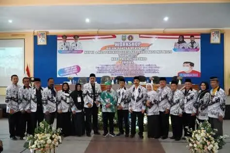 Pemkab Situbondo Wajibkan Pampang Foto KHR Asad di PAUD Hingga Perguruan Tinggi