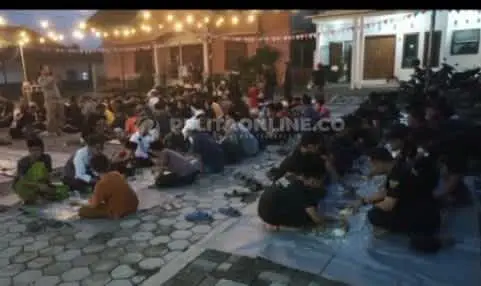 Kampung Ramadhan di Jember, Gelar Bukber Bersama Warga dan Komunitas Anak Punk