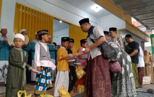 Santuni Anak Yatim dan Kaum Dhuafa, Pengusaha Muda di Jember Berbagi Berkah Ramadan