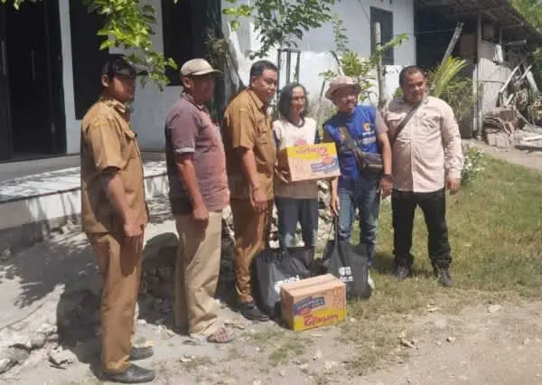 “Meninggal Hidup Lagi” Nenek Sunarti Terima Bantuan Dari Dinsos Jember