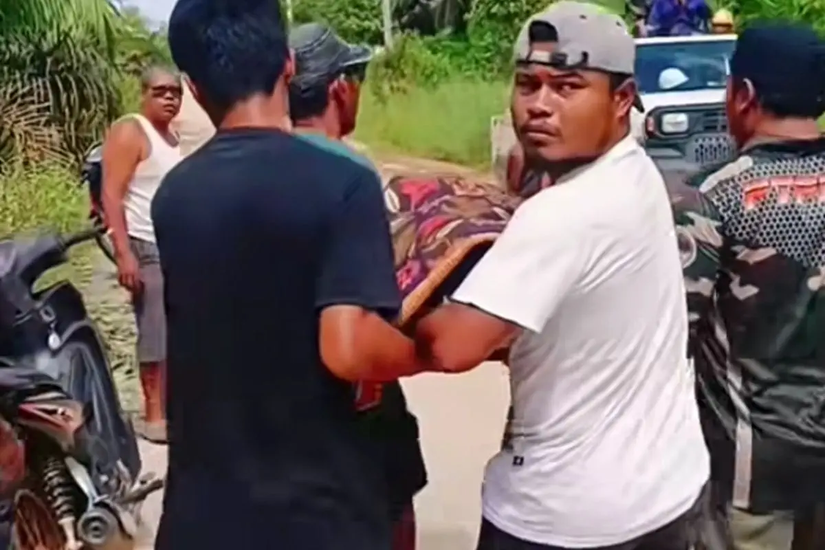 Viral Jenazah Digotong: Kisah Pilu Warga Sinamanenek Tanpa Ambulans